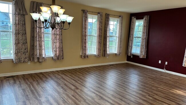 Comedor y sala de estar - 1806 S Pollock Way