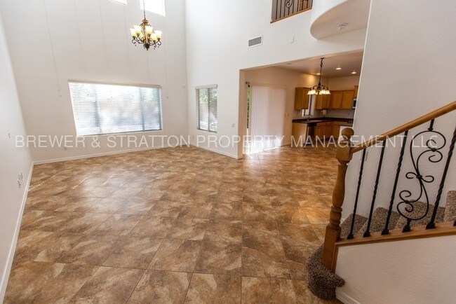 Building Photo - 2153 W Kathleen Rd