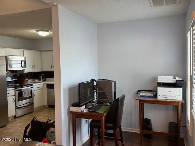 Building Photo - 224 Hemlock Dr