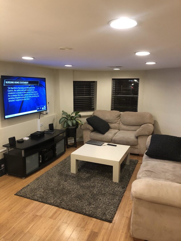 1832 W Addison St, Chicago, IL 60613 Townhome Rentals in Chicago IL