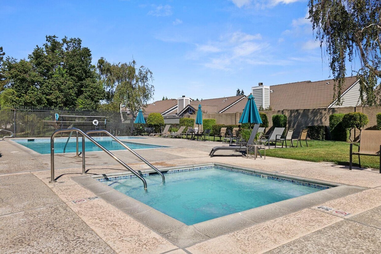 Foto del edificio - 2213 Camborne Dr