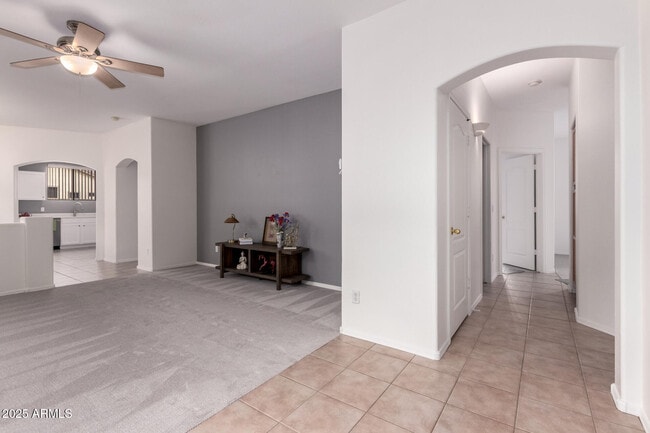 Foto del edificio - 12526 W Bird Ln