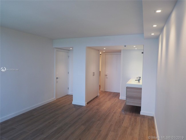 Building Photo - ARLEN HOUSE EAST CONDO
