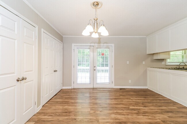 Building Photo - 3815 Ferncliff Rd
