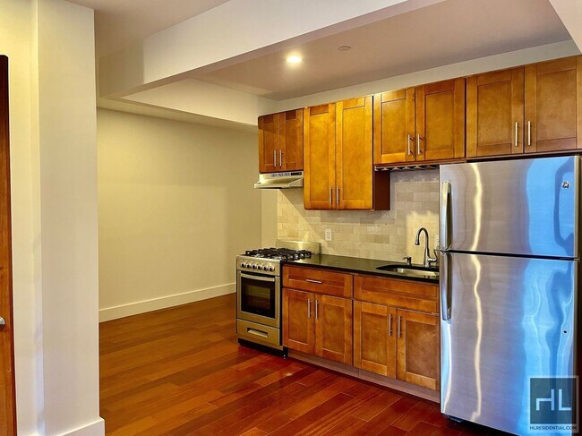 Building Photo - 28 AVENUE