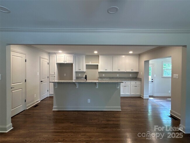 Building Photo - 6209 Idlebrook Dr