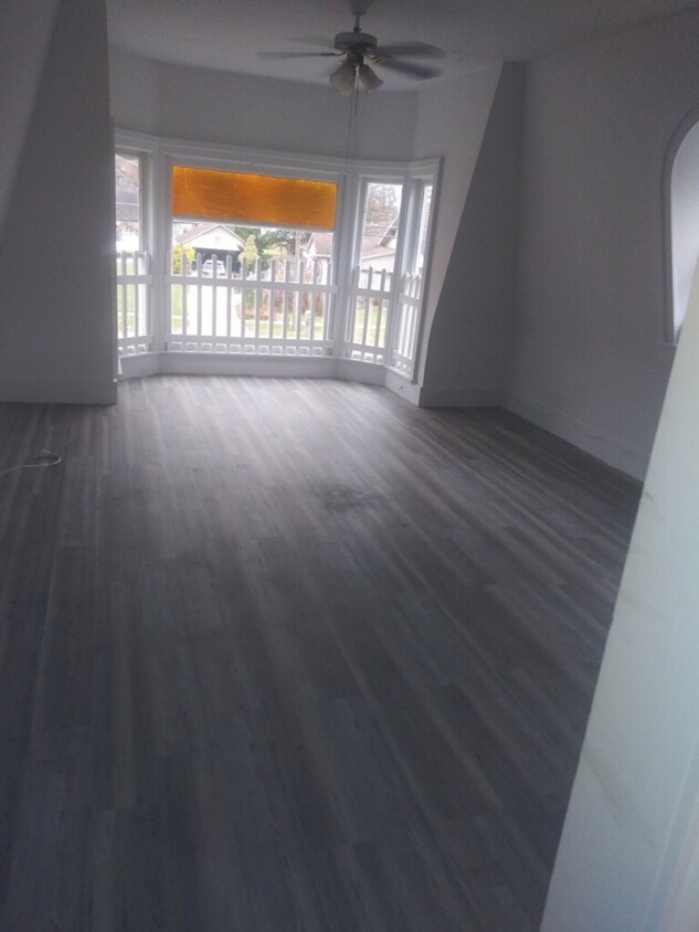 Building Photo - BURR OAK 2 UNIT
