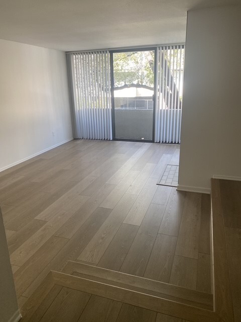 Foto del edificio - 1400 Kelton Ave
