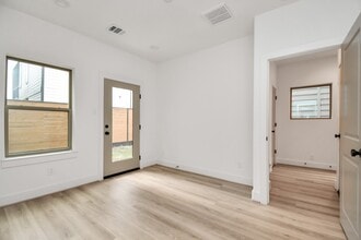 Building Photo - 2313 Eagle St