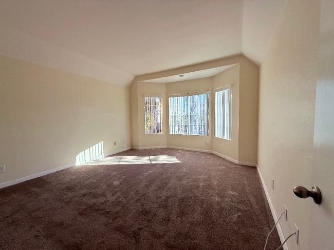 Foto del edificio - 1950 Camino De La Reina