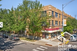 Building Photo - 2020 W Montrose Ave