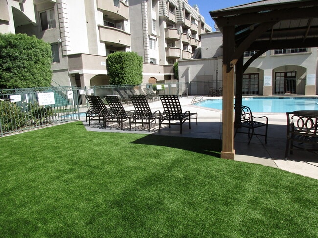 Piscina comunitaria - Park Regency Apartments