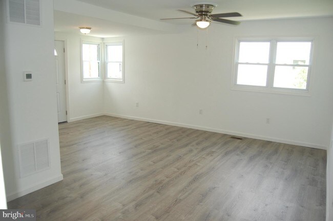 Building Photo - 7611 Cypress Ave