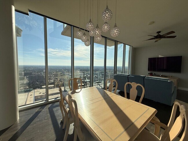 Foto del edificio - 610 E Market St