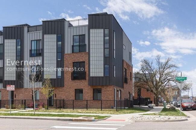 Building Photo - 2599 Arapahoe St