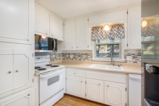 Building Photo - 8420 N Virginia Ave