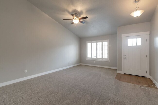 Foto del edificio - Available Now | American Fork, UT | 5 Bed | 3 Full Bath | Single-Family Home