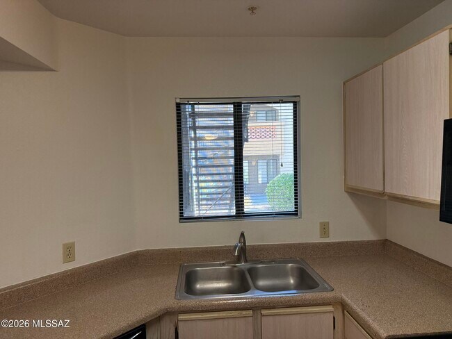 Foto del edificio - 5751 N Kolb Rd