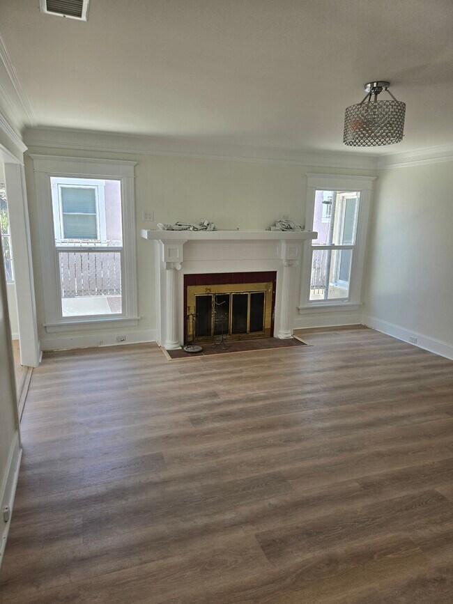 Living room/fireplace - 6412 Fountain Ave