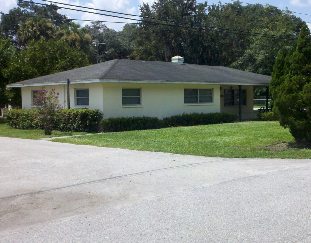 Building Photo - Willow Square Apts