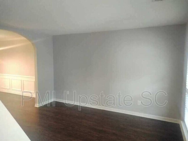 Building Photo - 102 Waterton Way