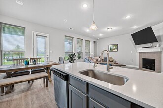 Building Photo - 6506 Tiburon Lakes Dr
