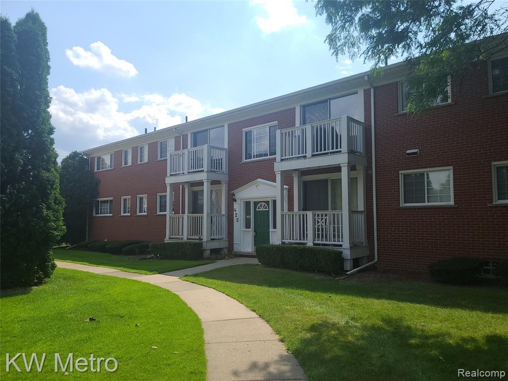 Primary Photo - 425 N Eton St