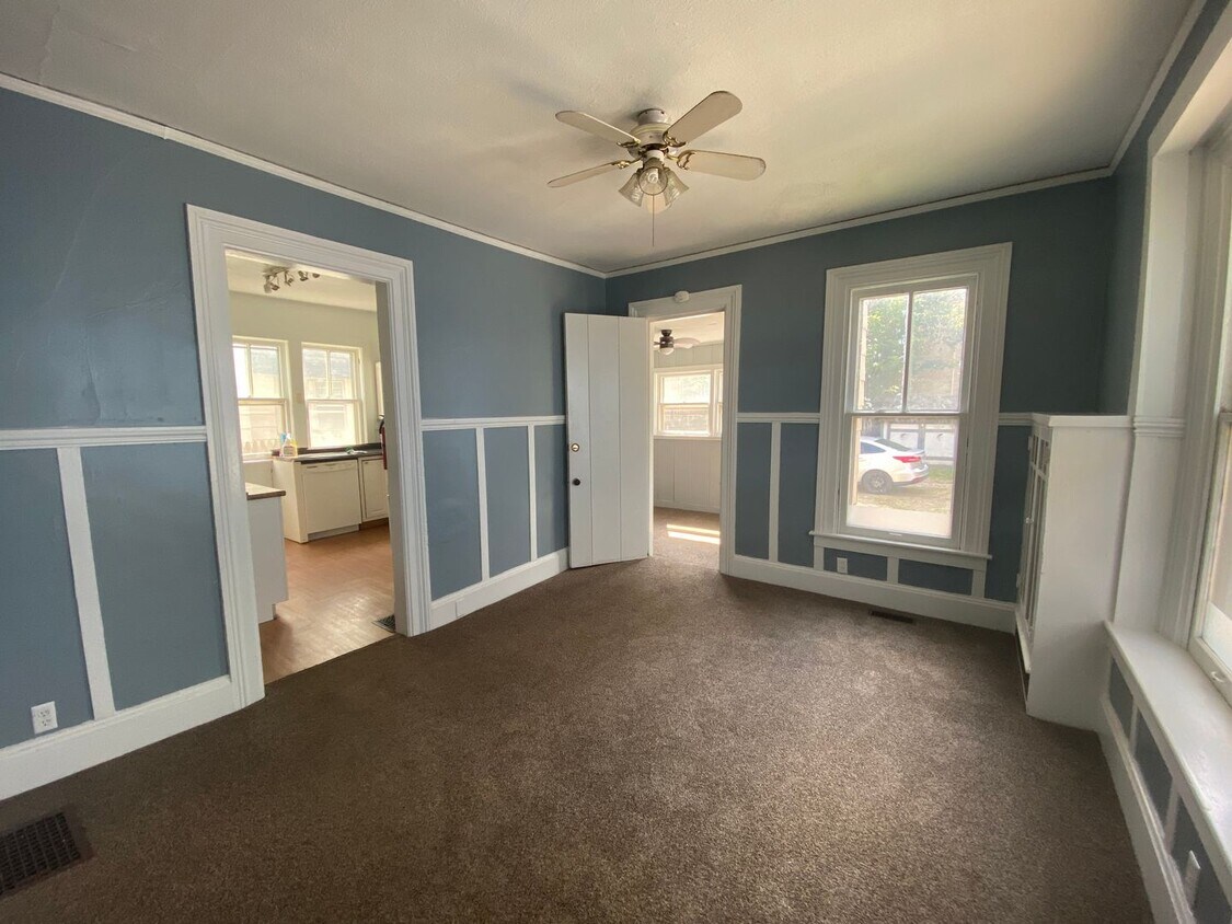 Primary Photo - 418 Locust - 3 Bed/1 Bath House Near WMU/K...
