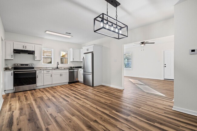 Foto del edificio - 1860 Calmes St