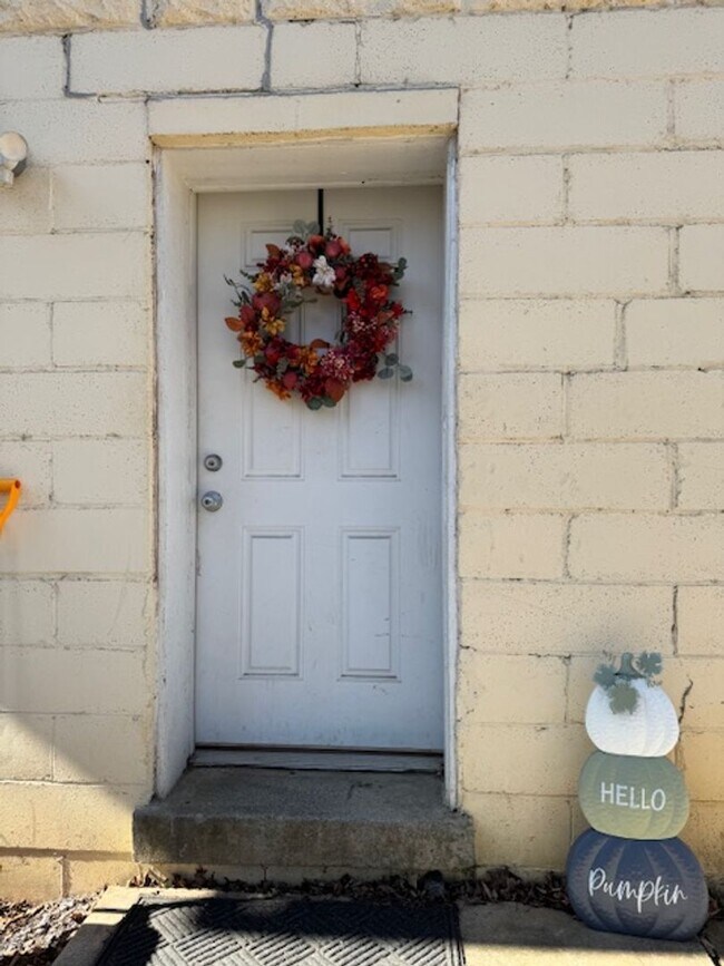 Foto del edificio - 215 N Lewis St