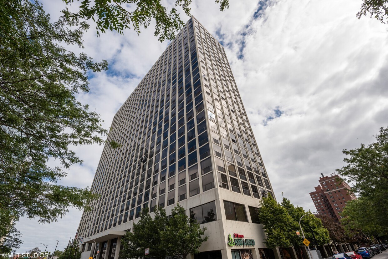 Foto principal - 4343 N CLARENDON Ave