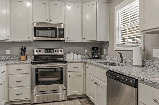Building Photo - 4504 Regina Ct
