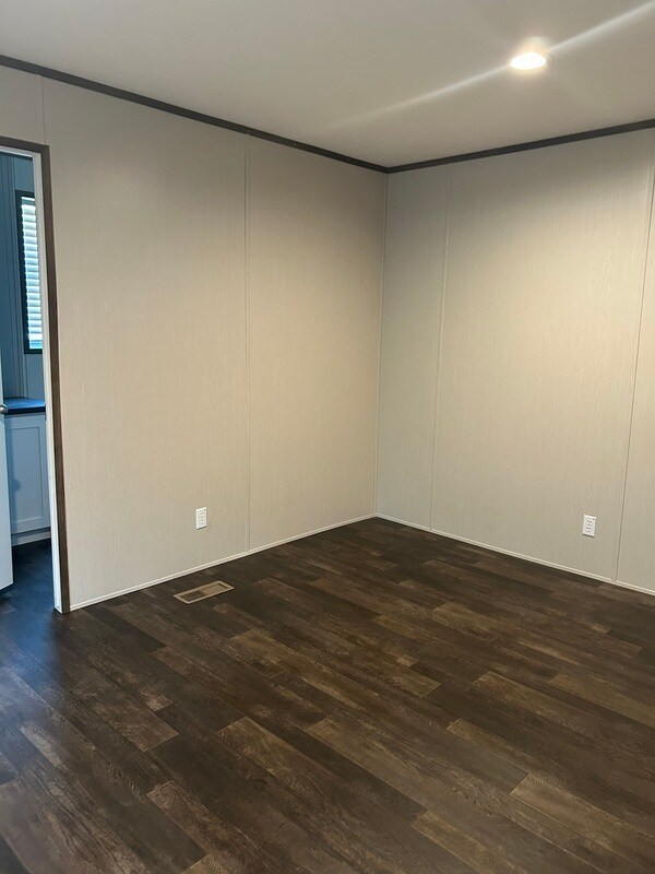 Building Photo - 99a Somerset Dr
