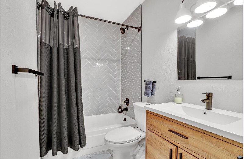 Foto del edificio - 6199 Webster St