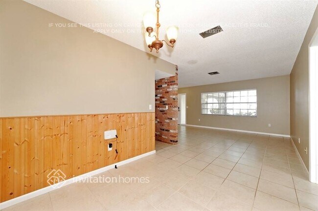 Foto del edificio - 17 Pinewood Ave
