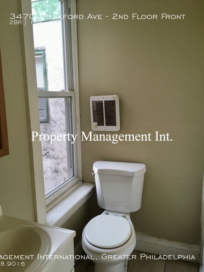 Building Photo - Nice size bi-level 2 bedroom Apartment