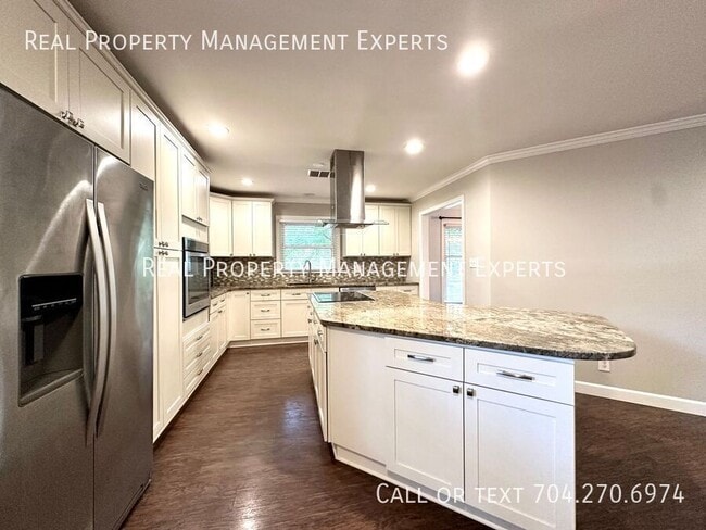 Foto del edificio - 4237 Rocky River Rd