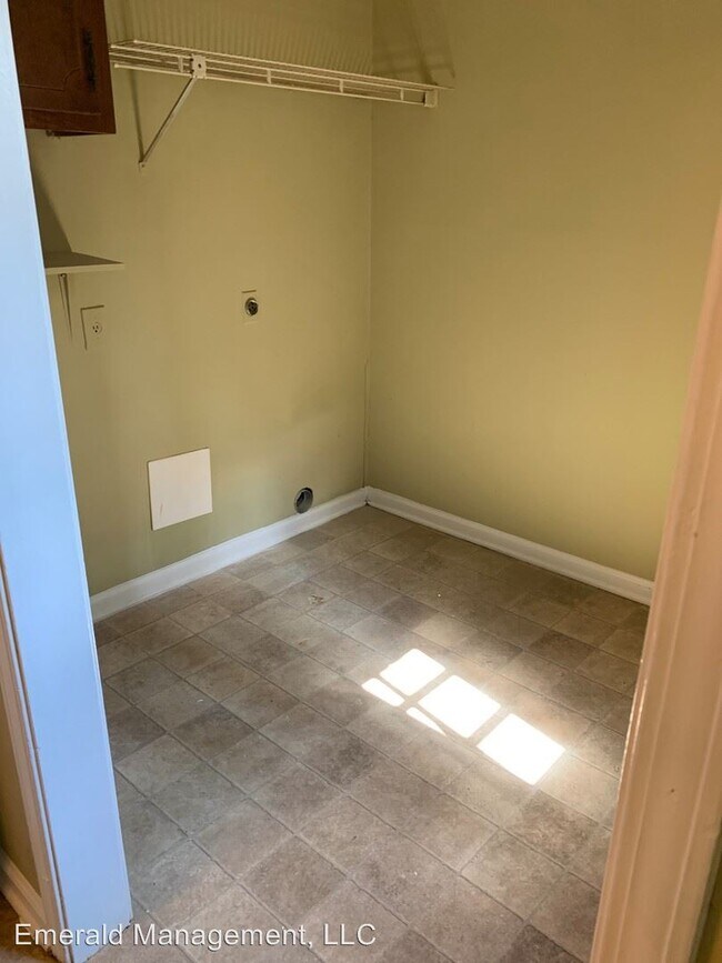 Foto del edificio - 406-408 Charleston Ln