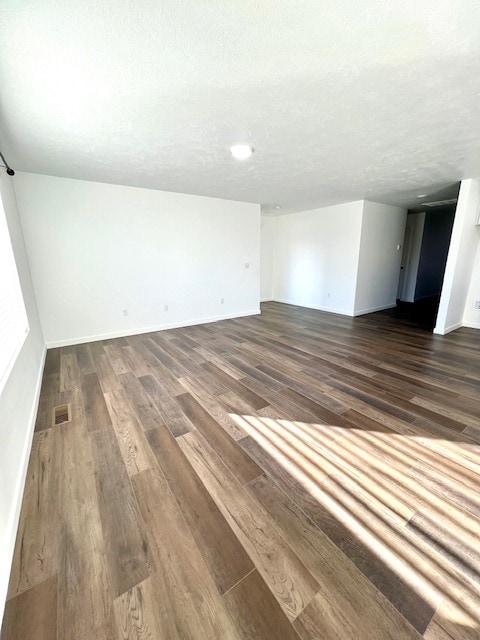 Amplia sala de estar con cocina de concepto abierto - 800 Hoffman Hills Blvd