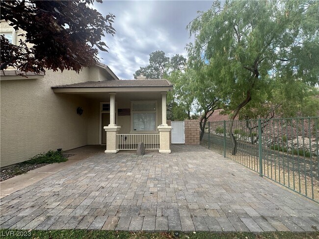 Foto del edificio - 247 Walnut Village Ln