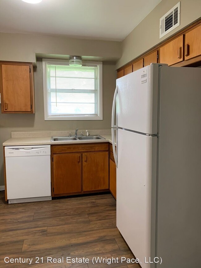 Building Photo - 2 br, 1 bath House - 1605 W College