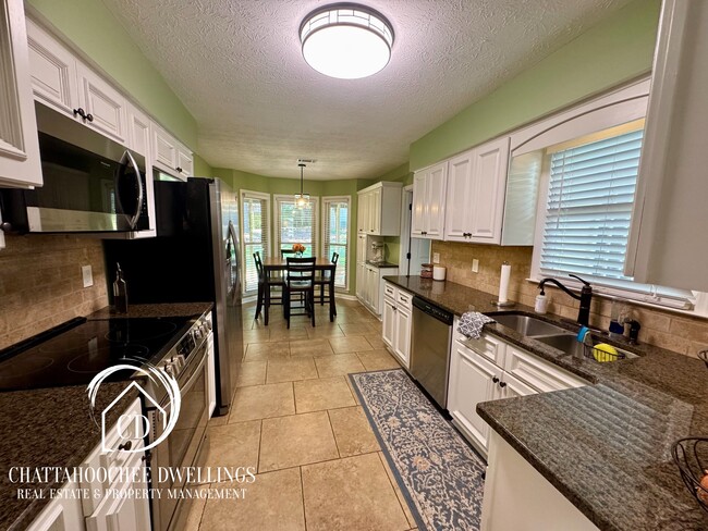 Foto del edificio - 5936 Manassas Dr