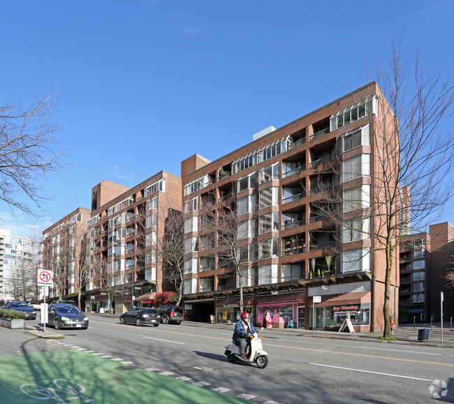 Building Photo - Anchor Point 1