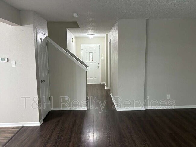 Foto del edificio - 6827 Amber Springs Way