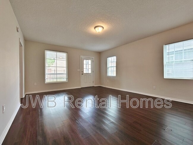Building Photo - 1728 6th St W