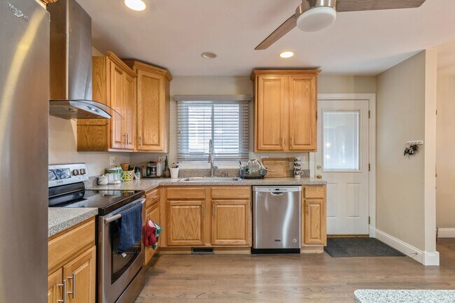 Foto del edificio - 1025 S Haddow Ave