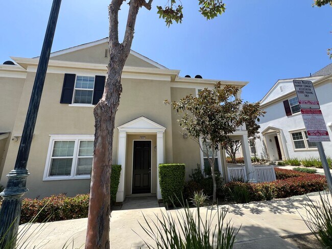 Building Photo - Spacious Townhome in Ventura!