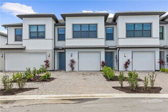 Building Photo - 27859 Solis Grande Dr