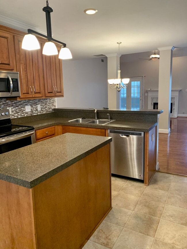 Building Photo - GREAT 3/2 ON CUL-DE-SAC IN MCINTOSH HIGH S...