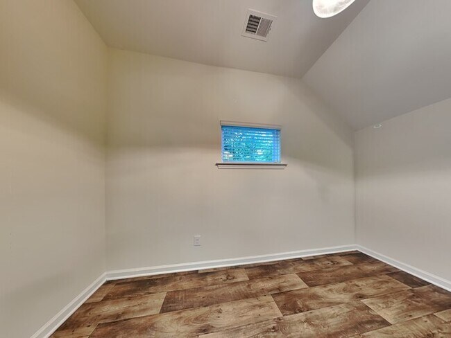 Building Photo - 231 Jimmy Love Ln